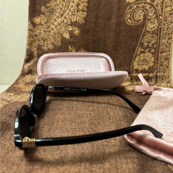 Authentic MIU MIU Regard Sunglasses 04ZS black oval w/ matching case - Picture 3 of 6